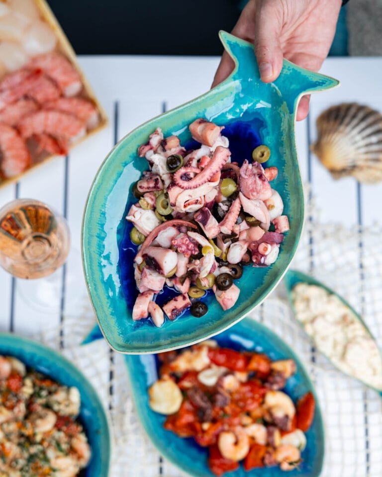 Seafood-Salat mit Oktopus und Oliven